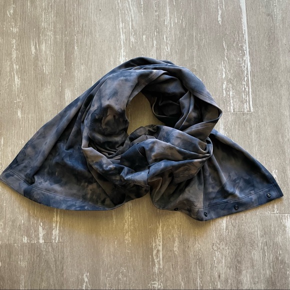 Lululemon Customizable Snap Scarf - Diamond Dye Navy - Picture 2 of 6